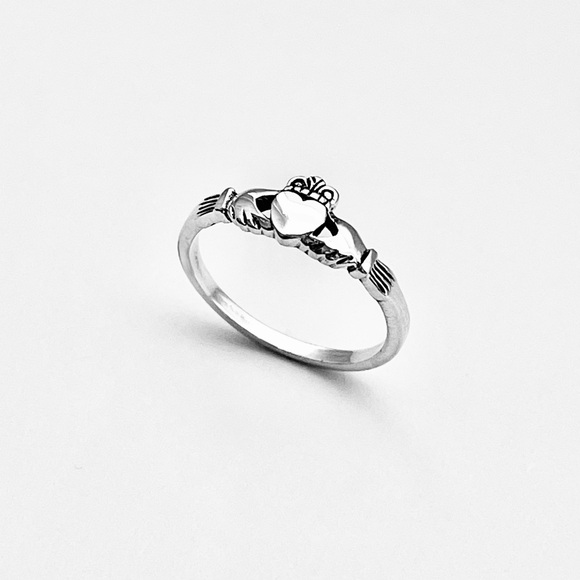 💕TOP SELLER💕 Sterling Silver Small Irish Claddagh Ring, Friendship Heart Rings - Picture 9 of 13